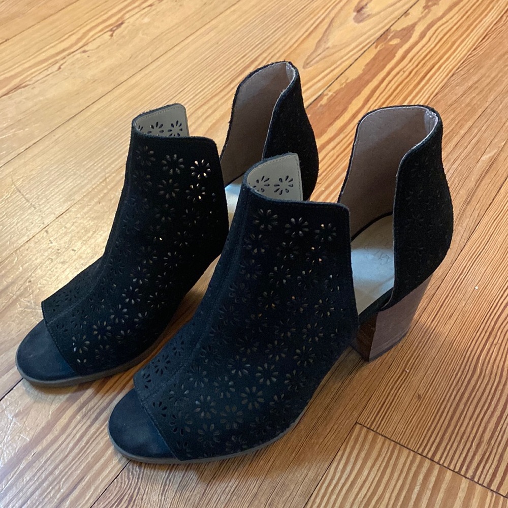Crown and Ivy booties